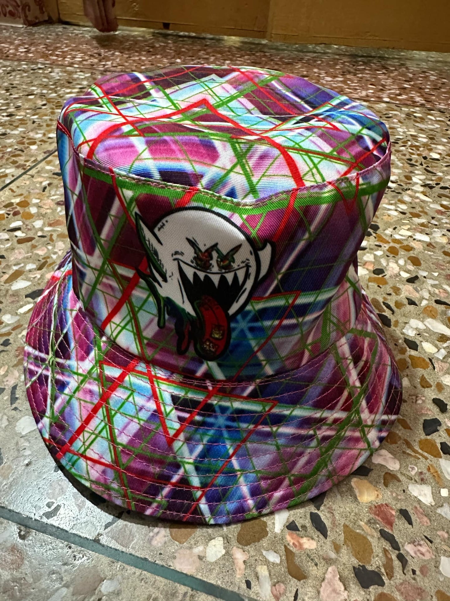 REVERSIBLE TAB-BOO BUCKET HAT